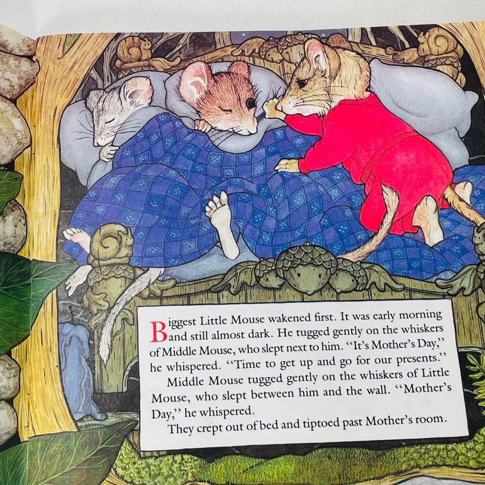 The Mothers Day Mice Picture Book & Cassette Set By Eve Bunting & Jan Brett - Picture 10 of 12